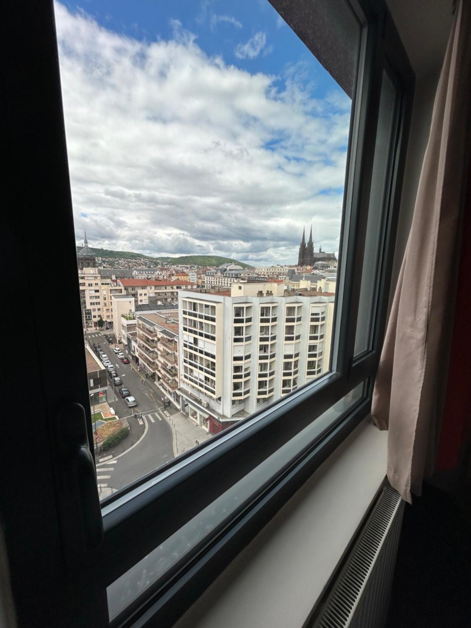 Apparthotel Privilodges Carre De Jaude Clermont-Ferrand Exterior photo